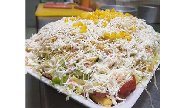 En “El Gran Perro” podrás encontrar salchipapas ideales para compartir y experimentar cada sabor, ideal para tu paladar, en las salchipapas te puedes encontrar papitas fritas, papitas fosforito, salchicha ranchera, butifarra, chorizo parrillero, salchichón de pollo, maíz desgranado, lechuga, queso costeño, pechuga de pollo y salsas adicionales, todo en un solo plato. En “El Gran Perro” podrás encontrar salchipapas ideales para compartir y experimentar cada sabor, ideal para tu paladar, en las salchipapas te puedes encontrar papitas fritas, papitas fosforito, salchicha ranchera, butifarra, chorizo parrillero, salchichón de pollo, maíz desgranado, lechuga, queso costeño, pechuga de pollo y salsas adicionales, todo en un solo plato.
