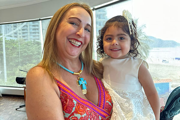 La bautizada junto a Rosana Manrique.