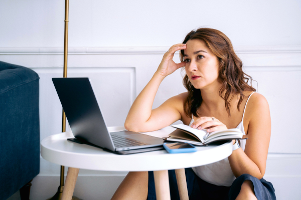 Preocupación y ansiedad a la hora de ir trabajar, son algunas de las detonantes de esta enfermedad, propia del mes de enero y de los meses posteriores a la vacaciones. (Foto: Anna Tarazevich/Pexels)