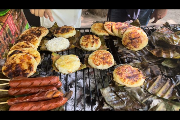 Las arepas de yuca, queso y bocadillo de Doña Gladis.
