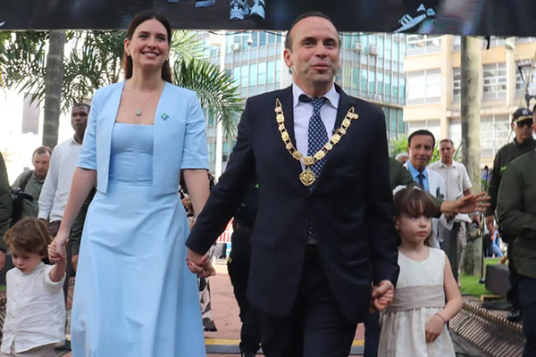 Taliana Vargas, la exvirreina universal, se presenta como un ejemplo de perseverancia, éxito y compromiso social. Desde su brillante participación en concursos de belleza hasta su papel como gestora social.