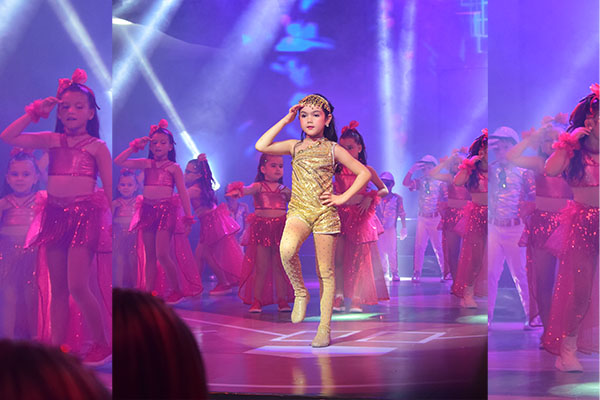  Las más pequeñas se ‘robaron el show’ con su gran presentación.
