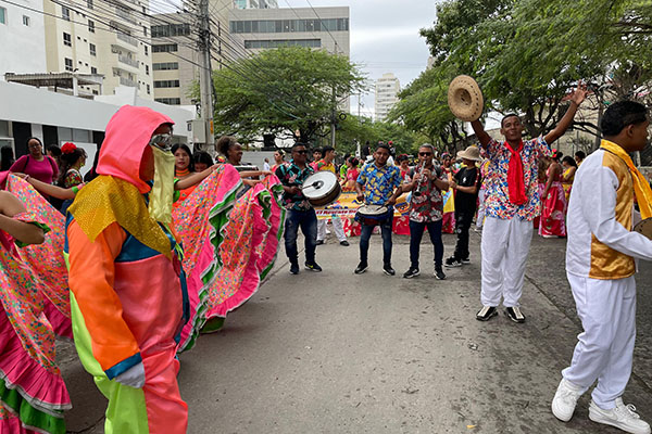  Disfraces y tamboras se tomaron las calles de Santa Marta. 