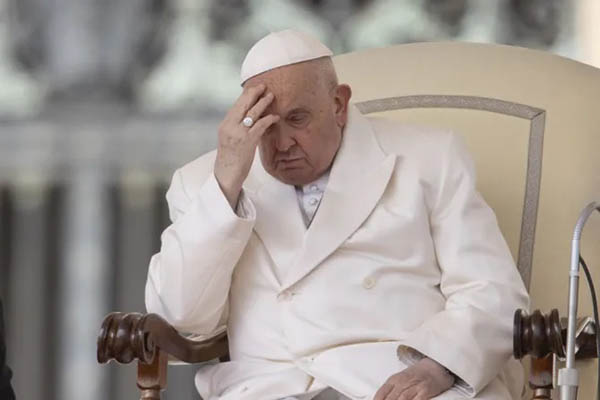 Papa Francisco aborda salud y renuncia en nuevo libro.