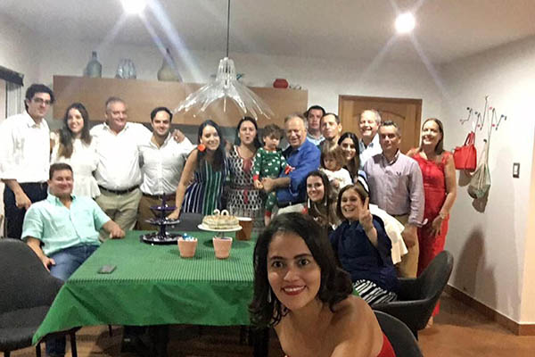  Los miembros de la familia España Sánchez con sus cónyuges, hijos y nietos.