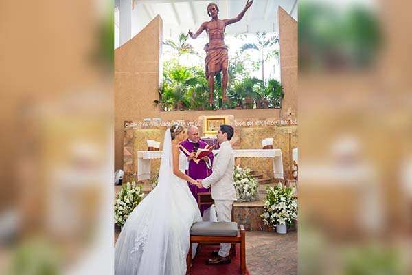 Érika Reyes Avendaño, Antonio José Miranda Vives y el sacerdote Rory O´toole.