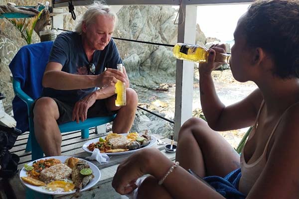 Una de las comidas más comunes es la cojinoa, también está dentro de las más económicas que puede ofertarse en esta playa de Mar de pescaíto. Una de las comidas más comunes es la cojinoa, también está dentro de las más económicas que puede ofertarse en esta playa de Mar de pescaíto.
