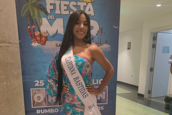 Elimer Gil, en la imposición de banda de las capitanas distritales. 