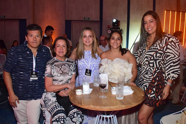 Álvaro Urueña; Mirian Urueña; Laura Pereira; Sara Betancourt y Elina barrios.
