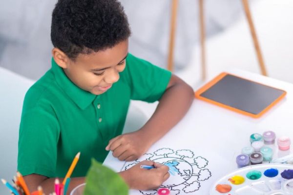 El concurso está dirigido a los niños entre los 6 y 14 años y está abierto para los afiliados de las categorías A y B. 