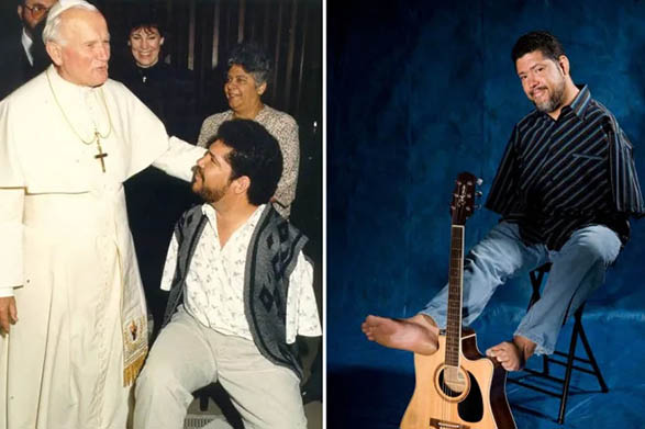 Tony Melendez y San Juan Pablo II / Tony Melendez y su guitarra. Foto Aci Prensa