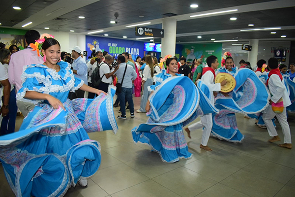 Las Capitanas fueron recibidas con bailes típicos de la región. 