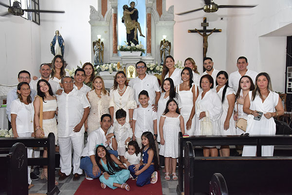 Alberto Santana, Roberto Campo, Natalia Angulo, Fernando Varela, Laura Varela, Juan Varela, Patricia García, Ana María Ospino, Hernando Ospino García, Ana Elvira García, Eliana Sánchez, José Luis Bolaño, Roberto Lafaurie, María Elena Varela, Andrea Santana, Lorena Cataño, Teresa Cepeda, Luisa Cotes, Angelica Manjarrez, Valerie Bolaño, Eyenit González, Hernando José Ospino, Sara Victoria, Juan Fernando Varela Ospino, Alberto Santana Varela, Azul Bolaño, Verónica Varela e Ivana Bolaño. Alberto Santana, Roberto Campo, Natalia Angulo, Fernando Varela, Laura Varela, Juan Varela, Patricia García, Ana María Ospino, Hernando Ospino García, Ana Elvira García, Eliana Sánchez, José Luis Bolaño, Roberto Lafaurie, María Elena Varela, Andrea Santana, Lorena Cataño, Teresa Cepeda, Luisa Cotes, Angelica Manjarrez, Valerie Bolaño, Eyenit González, Hernando José Ospino, Sara Victoria, Juan Fernando Varela Ospino, Alberto Santana Varela, Azul Bolaño, Verónica Varela e Ivana Bolaño.