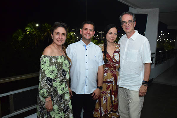 Beatriz Baquero; Tito Ortega; Claudia Gabban y César Ossa.