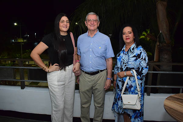 María Camila López; Alberto Olarte y Martha Manota.