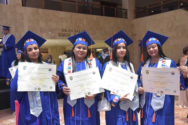 Maira Alejandra Perea Cure, profesional en Gestión de la Seguridad y Salud junto a Isabel Borja, Edita Crespo Rojas y Mayolis López Rojas, graduadas en Técnico Profesional en Prevención de Riesgos Laborales 