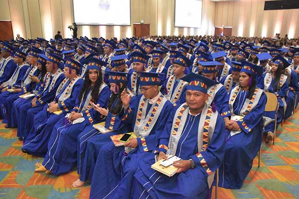 Desde diferentes municipios del Magdalena y regiones del País llegaron los graduados acompañados con sus familiares a recibir sus diplomas.