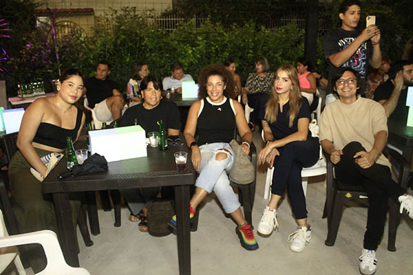 Sara Cortes; Blanca Barrios; Lis Coronel; Daniela Soto y Diego Luna