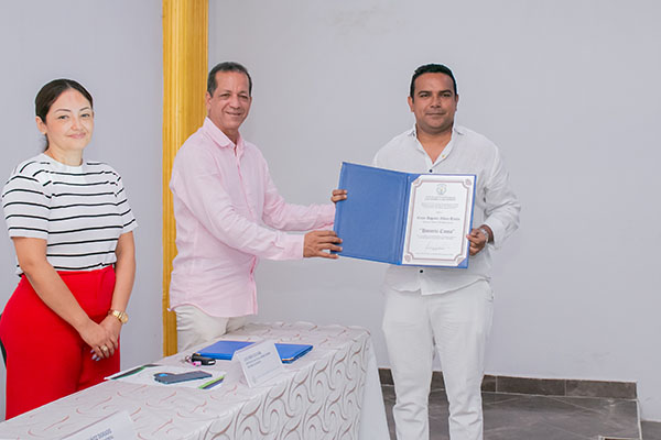 Este Normalista ilustre ha entregado un aporte valioso a la educación en el Distrito, el profesor Cesar Alfaro Tejeda también fue galardonado durante la ceremonia solemne.