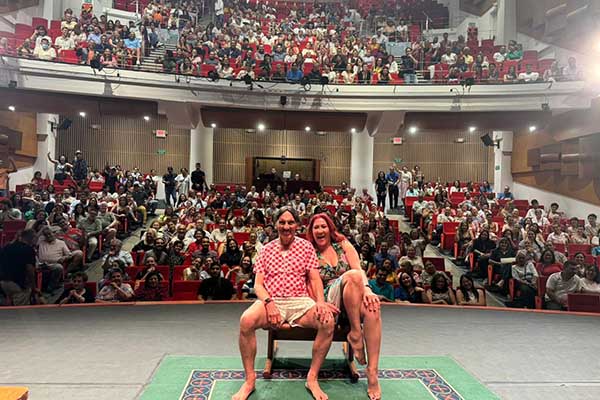 El actor Jorge Herrera y la actriz Amparo Conde, en su presentación en el teatro ‘Pepe Vives Campo’. 