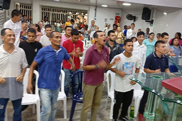 Son 30 las personas que a diario luchan por salir adelante y dejar a tras la condición de calle en la que estuvieron por muchos años. Son 30 las personas que a diario luchan por salir adelante y dejar a tras la condición de calle en la que estuvieron por muchos años.