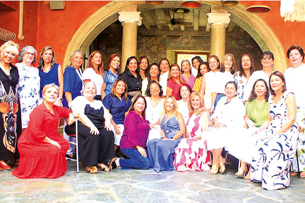 Con parte de sus compañeras del colegio de La Presentación, promoción 80, en Santa Marta, en la que asistía siempre a las reuniones programadas de todas las amigas y ex alumnas. Con parte de sus compañeras del colegio de La Presentación, promoción 80, en Santa Marta, en la que asistía siempre a las reuniones programadas de todas las amigas y ex alumnas.