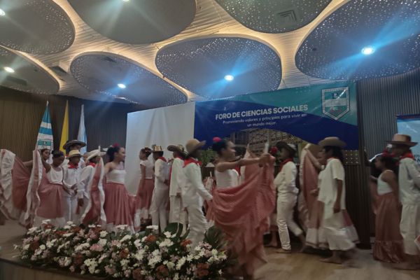 Las muestras folclóricas se hicieron presente en el IV Foro de Ciencias Sociales.