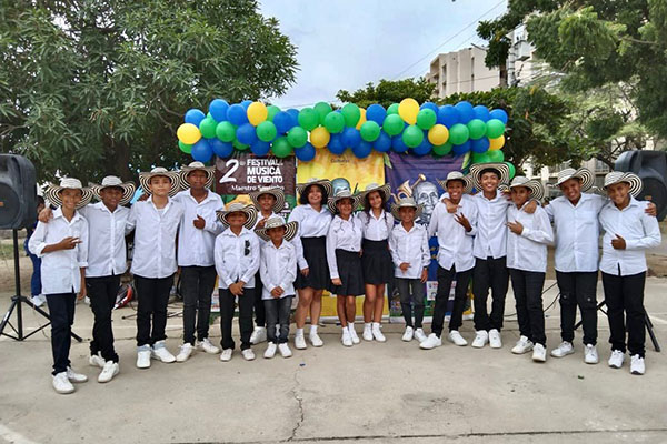 La alegría de los instrumentos de música de viento llegó a diferentes colegios de Santa Marta y a la Universidad del Magdalena en pro de conservar las tradiciones en la comunidad estudiantil.