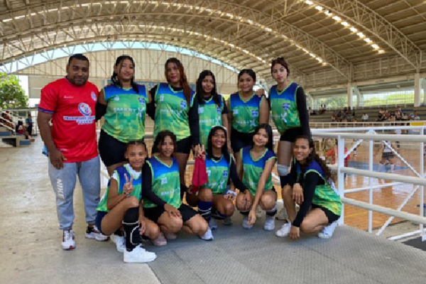 Equipo de voleibol, docente Freddy Escorcia; estudiantes Juana Cuesta; Daniela Barrios; Natalia Fula; Oriana Albus; Legna Gonzales; Ana Peralta; Yelismar Jaramillo; Reychtl Pérez; Luisa Hernández y Loreudis Rincón. Equipo de voleibol, docente Freddy Escorcia; estudiantes Juana Cuesta; Daniela Barrios; Natalia Fula; Oriana Albus; Legna Gonzales; Ana Peralta; Yelismar Jaramillo; Reychtl Pérez; Luisa Hernández y Loreudis Rincón.
