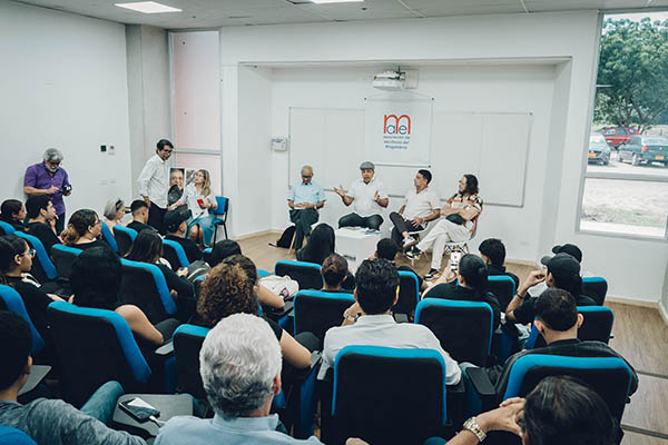 Poesías y recitales alusivos a la ciudad de Santa Marta, fueron compartidos por los miembros de la Asociación de Escritores del Magdalena como: Martiniano Acosta, Fare Suárez, Jairo Mejía Cuello, entre otros.