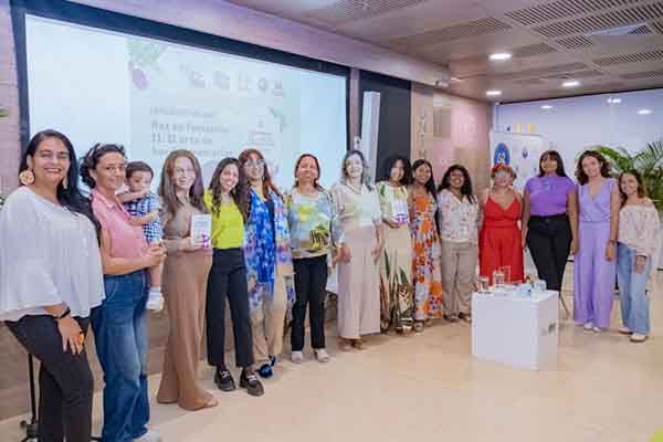 El conversatorio ‘Voces Poéticas: Mujeres y Escritura’ promueve el empoderamiento femenino. El conversatorio ‘Voces Poéticas: Mujeres y Escritura’ promueve el empoderamiento femenino.