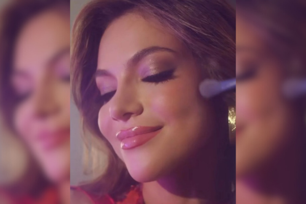La marca mexicana de maquillaje y cosméticos ha diseñado productos exclusivos, con un toque especial, incluyendo 'glitter' para el certamen de belleza más importantes del mundo.