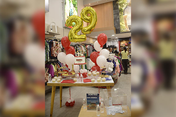  La tienda Metamorfosis cumplió 29 años ofreciéndo las mejores marcas de ropa y accesorios a los samarios.