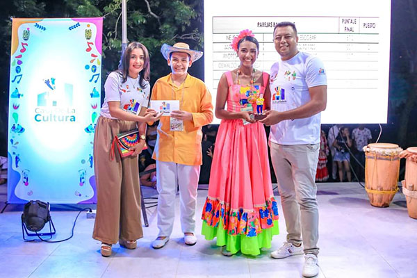 La pareja de estudiantes del Centro Tutorial de Tenerife, Magdalena, obtuvo el segundo lugar en el XVIII Festival Regional Folclórico de Baile Cantao.