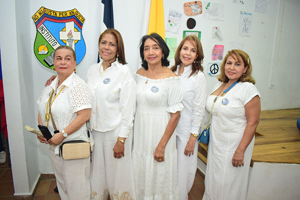 Natalia de la Hoz, Nancy Lacouture, Rita Serrano, Ana de Lourdes Cotes, Cintia Reyes. Natalia de la Hoz, Nancy Lacouture, Rita Serrano, Ana de Lourdes Cotes, Cintia Reyes.