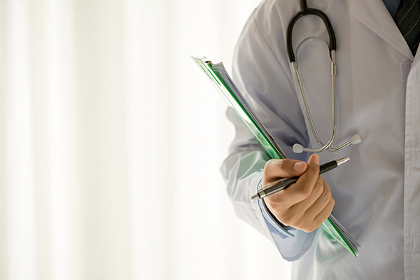 Los médicos son los pilares de nuestro sistema de salud. Su conocimiento, experiencia y humanidad son fundamentales para construir un futuro más sano para todos. 