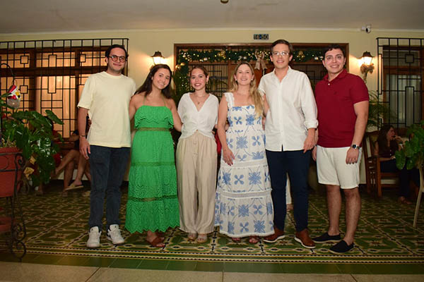 Juan Miguel Manrique, Verónica Gnecco, Andrea Restrepo, Cristina Méndez, Eduardo Campo y Juan José Restrepo. 