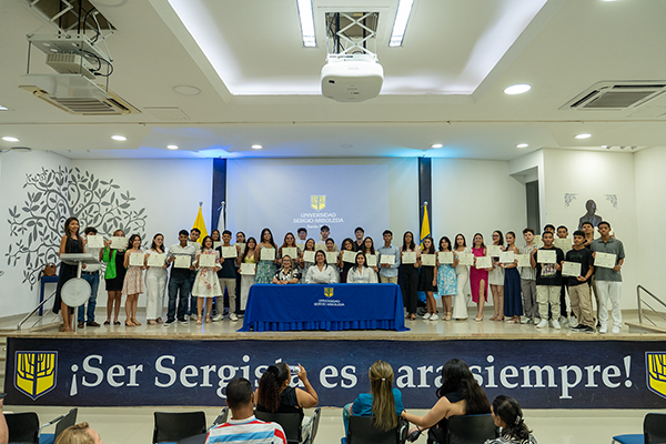 Estos jóvenes participaron en el ‘Diplomado de Pruebas Icfes’ que lidera esta Alma Mater, un programa diseñado para fortalecer sus competencias y habilidades lectoras y operativas