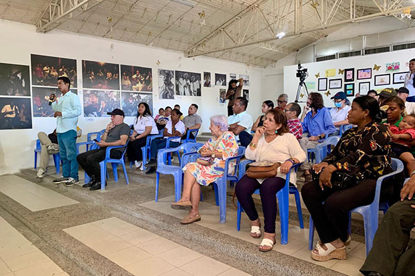 Un masivo público se reunió en el auditorio Ramón Vinyes de la Casa Museo para escuchar la conferencia y destacaron esta actividad como un homenaje a la obra y la memoria de García Márquez.
