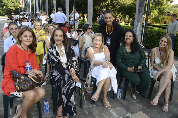 Marta Lucía Ramírez, ex vicepresidenta de Colombia; Pilar Castaño, periodista; Sara Cabello, Ana Lucia Vives, Sandra Rodríguez, Andrea Ortiz, decana de la Universidad Sergio Arboleda. 