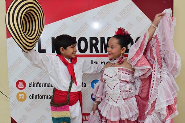 Alessandro Prada Manjarrés, rey infantil y Lucia Zagarra Cuello, reina infantil del Carnaval de Santa Marta.