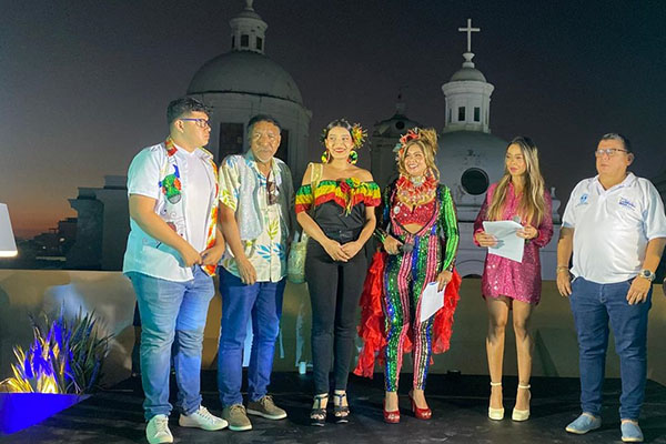 Stifany Manjarrés Egea, Dilan Manjarrés Luna y Aramis Manjarrés Padilla, representantes de la Fundación Pescaíto Dorado, Darío Linero secretario de Cultura, Rocio Fontanilla y Madel Cusa.