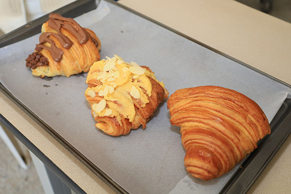 En Panificadora Macondo, se puede encontrar una gran variedad de panes y de croissant con ingredientes de alta calidad. En Panificadora Macondo, se puede encontrar una gran variedad de panes y de croissant con ingredientes de alta calidad.