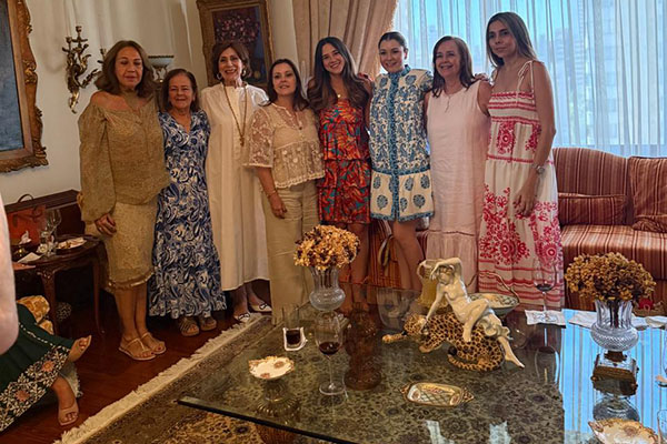 Iveth García Yunez, Margarita Vives Lacouture, Marina Dávila de Hernández, Estela Vives de Jaramillo, Clara María, Ana María Succar, Rosa Paulina Vives y Erica Reyes Avendaño. Iveth García Yunez, Margarita Vives Lacouture, Marina Dávila de Hernández, Estela Vives de Jaramillo, Clara María, Ana María Succar, Rosa Paulina Vives y Erica Reyes Avendaño.