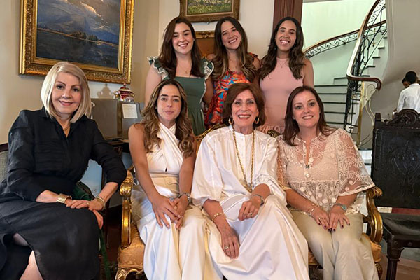 María Eugenia Benedetti, María José Guinovart, Marina Dávila, Estela Vives, Cristina Arias, Clara De Vengoechea y María Alejandra Lozano. María Eugenia Benedetti, María José Guinovart, Marina Dávila, Estela Vives, Cristina Arias, Clara De Vengoechea y María Alejandra Lozano.