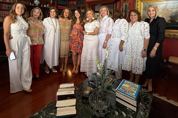 María José Guinovart, Maribel Carbó, Marina Dávila, Iveth García, Clara María De Vengoechea, Amira Arrieta, Liliana Cardona, Doris Romero, Carmiña González y María Eugenia Benedetti. María José Guinovart, Maribel Carbó, Marina Dávila, Iveth García, Clara María De Vengoechea, Amira Arrieta, Liliana Cardona, Doris Romero, Carmiña González y María Eugenia Benedetti.