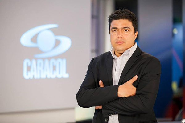  ‘Oti’ en Caracol Tv en donde trabaja actualmente. 