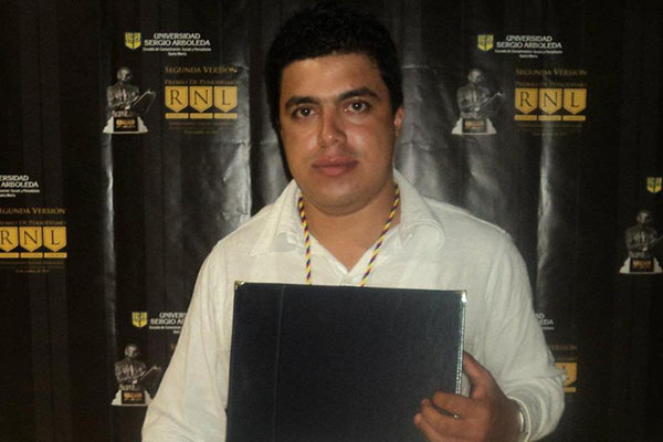 Recibió mención de honor en el Premio de Periodismo Rodrigo Noguera Laborde de la Universidad Sergio Arboleda por el trabajo investigativo: ‘El daño ambiental que causan los escombros en Santa Marta’.