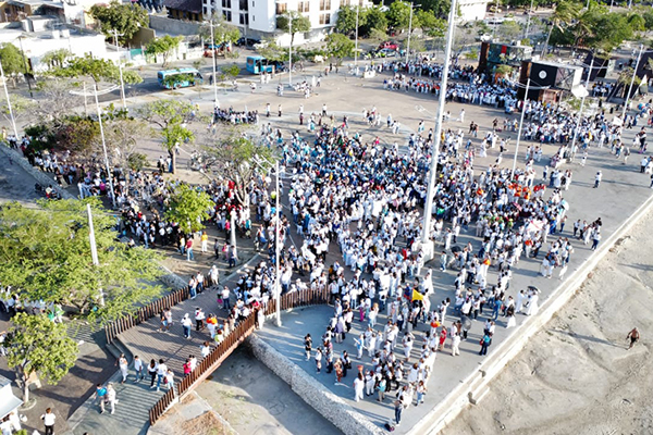 Desde el lente del INFORMADRONE se captó la multitud de los feligreses en la Bahía de Santa Marta, esperando a la imagen de la Inmaculada Concepción a tierra firme.