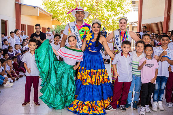 La celebración inició con el recorrido del Carnavalito Estudiantil por diferentes instituciones educativas de Ciénaga. La celebración inició con el recorrido del Carnavalito Estudiantil por diferentes instituciones educativas de Ciénaga.